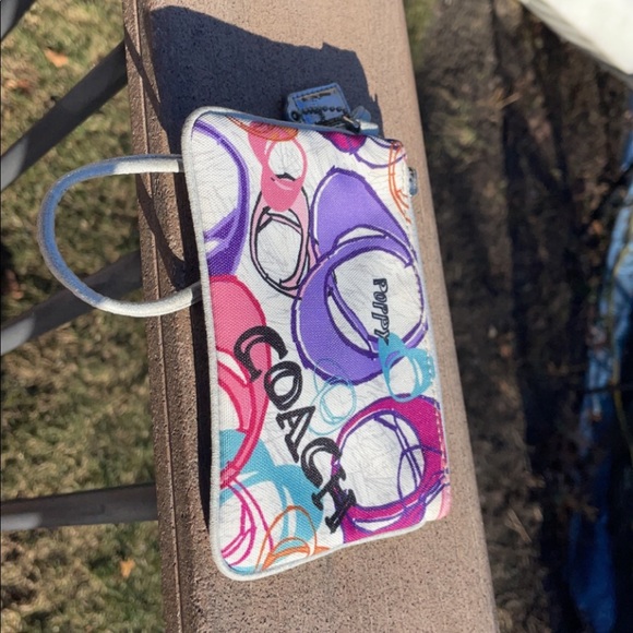 Coach Poppy Limited Edition Layla Graffiti Shoulder Purse - Picture 4 of 5